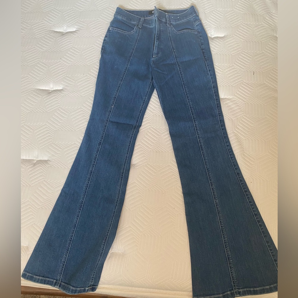 EXPRESS Bell Flare High Rise Size 6R Stretch+ Performance